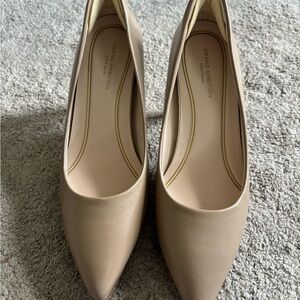NWOT Grand Ambition Women's Tan Pumps